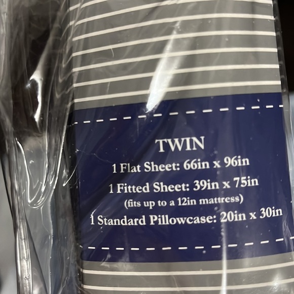 Twin mattress sheets - Picture 2 of 2